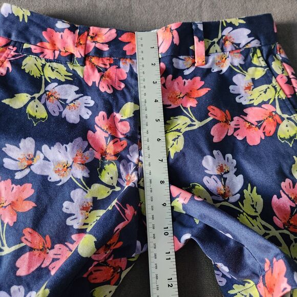 Lands End Shorts Womens Size 2 mid rise Blue floral shorts 7” inseam - Picture 7 of 10